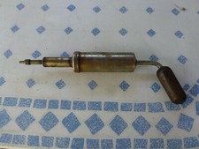 ANCIENNE POMPE A HUILE