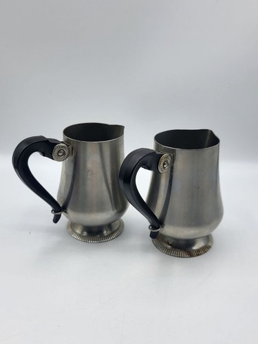Lot 2 pots à lait - -, de