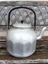 Bouilloire ancienne en aluminium pour déco