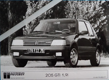Photo presse PEUGEOT 205 GTI 1.9 l  modèle 87  . P155a