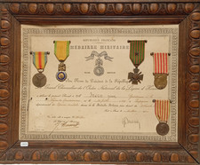 10/25 (CBR478) Cadre avec médailles de la guerre 1914 1918 FRENCH MEDAL