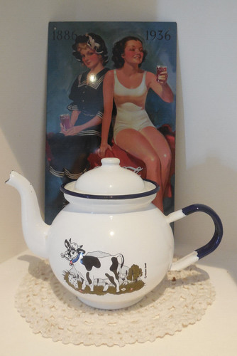 Theiere emaillee blanche - ,