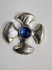 Pin's Bijoux Croix YSL Yves