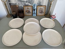 7 Assiettes Blanches tampon Fleurs de Lys "FRANCE" - Faïence blanche, Epoque ?