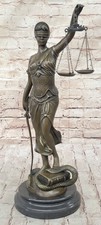 Sculpture De La Justice