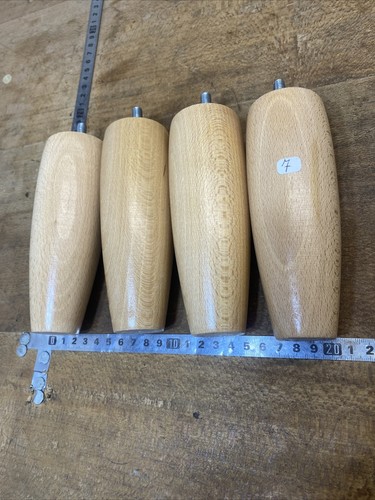 Lot pieds en bois - 4, /
