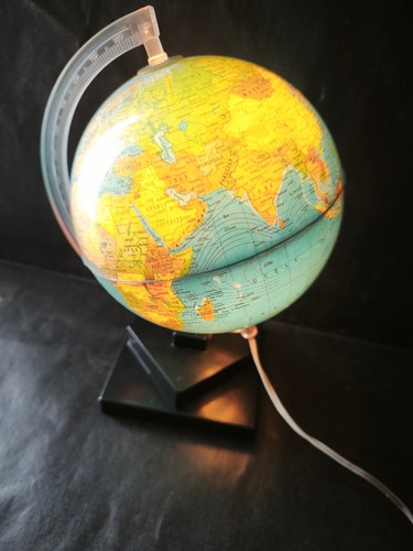 Lampe globe terrestre