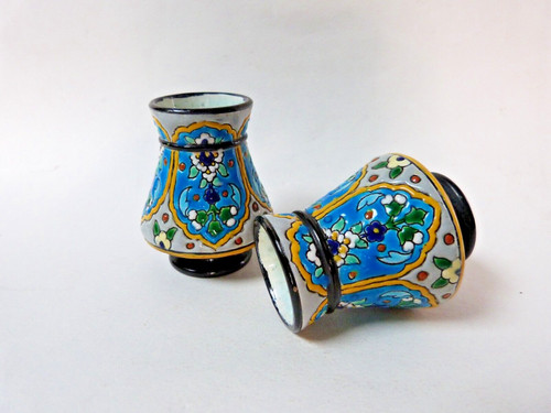 Paire petits vases - de, émail