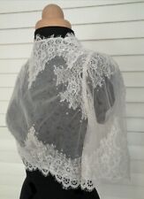 Bolero marque Pronuptia TU en dentelle fine ivoire col montant manches courtes 