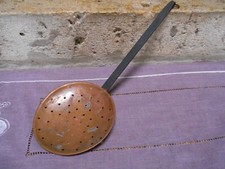 Ancienne Grande écumoire en Cuivre manche en fer forgé  18 cm D / 48 cmL