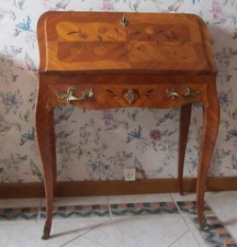 Secrétaire à pente. Bureau dos d'âne Style Louis XV marqueterie