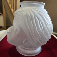 Magnifique  Rare Vase Ou Bombonniere En Verre Pressé Moulé Tete De Nubien 1950