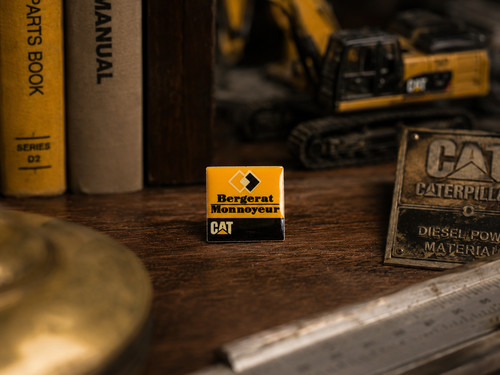 Pin caterpillar cat bergerat - caterpillar,