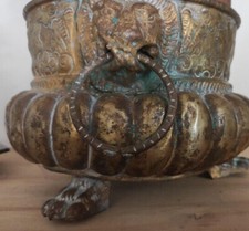 4 - Cache pot - bronze ou