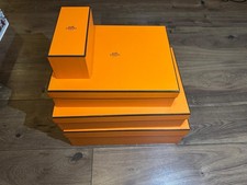 Lots de boîtes Hermès orange vide avec rubans, d’autres tailles sont disponibles