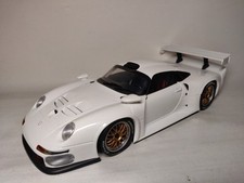 1/18 UT Models Porsche 911 GT1 1996 Blanche Plain Body Street Version (Défaut)