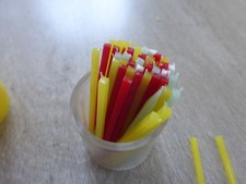 ancienne boite avec pics cure dents plastique coloré vintage retro french