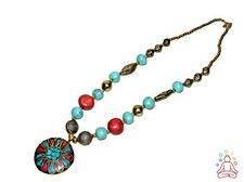 Très beau Collier style