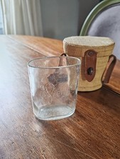 Verre de Curiste de vichy avec son étui en liege et toile
