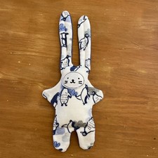 Doudou Peluche lapin Catimini bleu blanc pingouin manchot