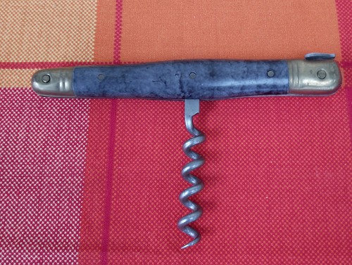 Tire bouchon non - pliant, à