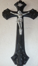 superbe et grand crucifix d'époque art déco en métal peint à décor de roses