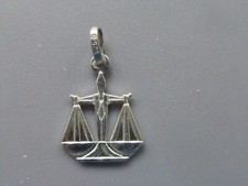 pendentif neuf signe balance