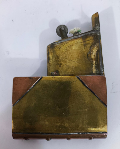 Ancien briquet poilu cuivre - de,
