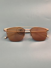 Paire de lunettes de soleil
