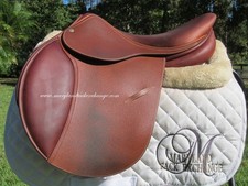 17" LUC CHILDERIC MF close