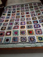 plaid vintage au crochet en laine    fait mains   1,30 m  sur 1,45 M