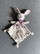 DOUDOU LAPIN ROSE  TEX BABY CORPS CARRE HAUT TISSU OISEAU 40 CM BANDANA MAUVE