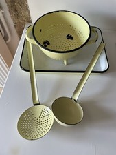 Vintage Passoire Ustensiles Louche Plat émaillé Email Jaune années 1960 Cuisine