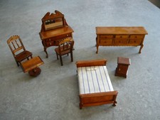 LOT PETITS MEUBLES POUPEE EN