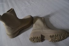 1 paire de bottines greige,fille, haut tricot, pointure33, très bon état