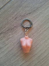 ANCIEN PORTE CLE EROTIQUE SOUTIEN GORGE BLUTLI LYON BUSTE FEMME