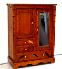 Ancienne armoire de poupée