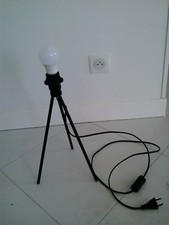 Lampe trépied en métal noir, hauteur 38 cm