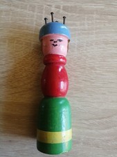 Tricotin ancien en bois peint