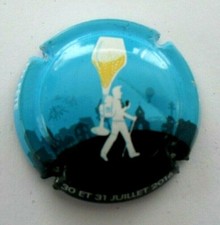 Capsule de Champagne route du champagne n° 69 fond bleu ciel