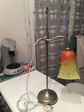 Lampe de bureau en métal et tulipes en pâte de verre