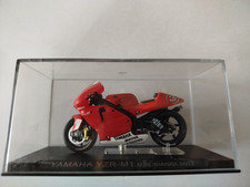 Moto YAMAHA YZR-M1 " Max BIAGGI " 2002 TTBE+++++SUP en boite