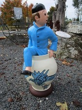 STATUE CONTEMPORAINE "TINTIN, Le lotus bleu" EN RESINE (copie, 83cm)
