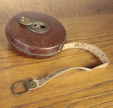 Ancien Mètre ruban d'une longueur de 20 mètres en Cuir Laiton et tissu