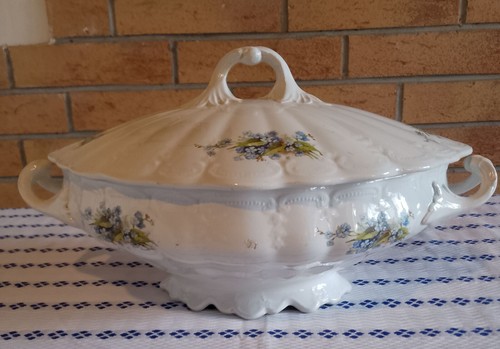 Ancienne petite soupière - , en