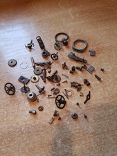 Lot pièces horlogerie divers : divers rouages, engrenages, visserievisse lot n49