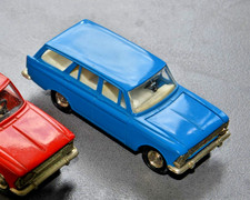 Miniature auto russe (Moskvitch ?) bleue