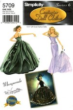 5709 PATRON SIMPLICITY COUTURIER  3 CREATIONS ROBE  " MASQUERADE" 39,5 CM