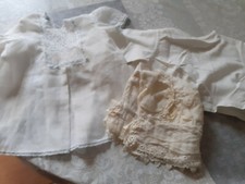 LOT DE VETEMENTS POUPEE ANCIENNE +1 bonnet
