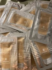 Sisley  Gel Nettoyant Gommant .  12 Sachets X 5 ML Total  60 ML